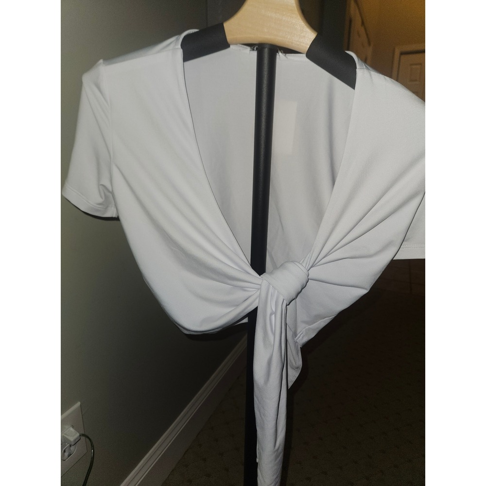 Clozoz Womens White Tie Front Knot Crop Top V-Neck Short Sleeve Size M NWT